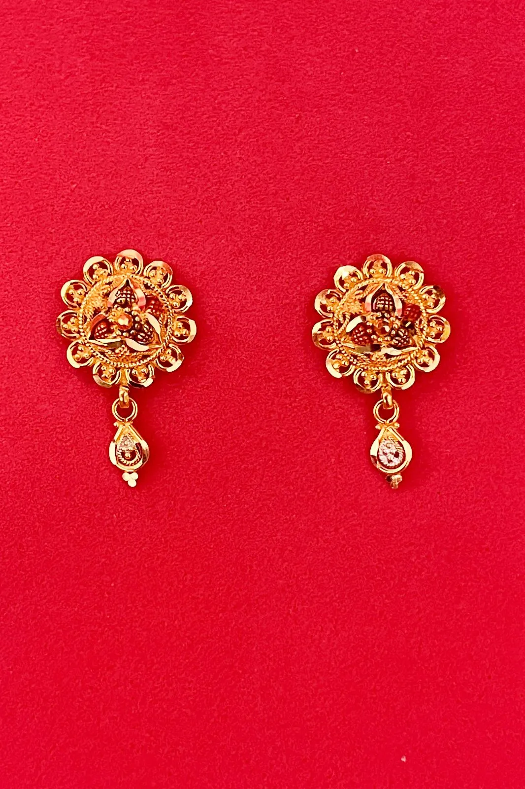 22 KT Gold Designer Round Pendant Set (D105)