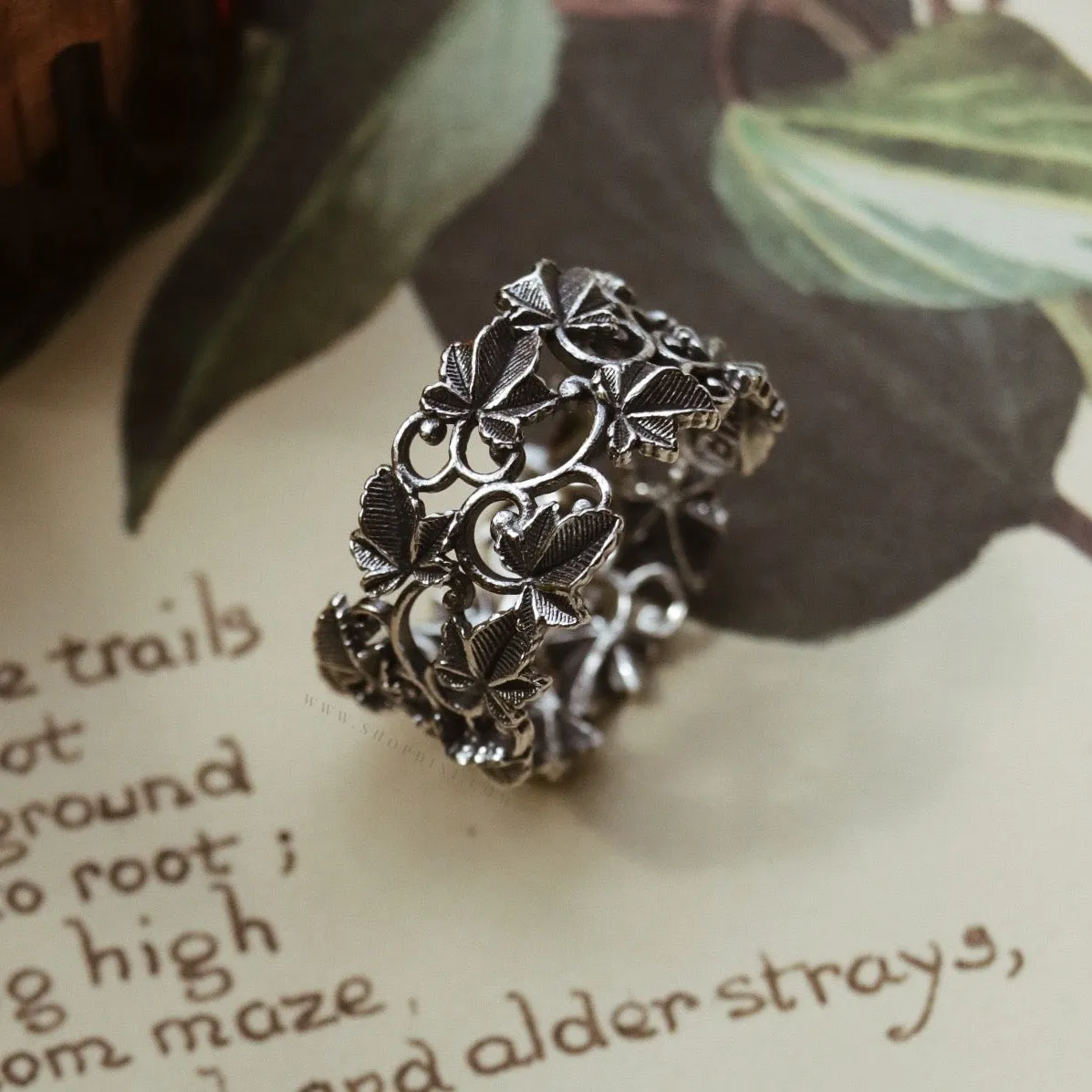 Hedera Wreath Ring