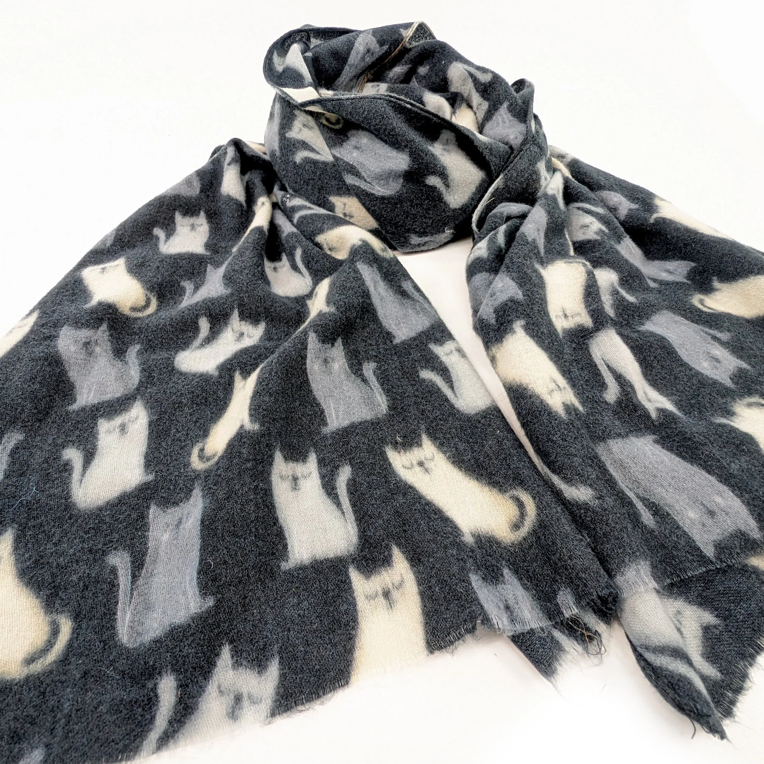 Podles - Fluffy Cat Scarf (85x180cm) - Black