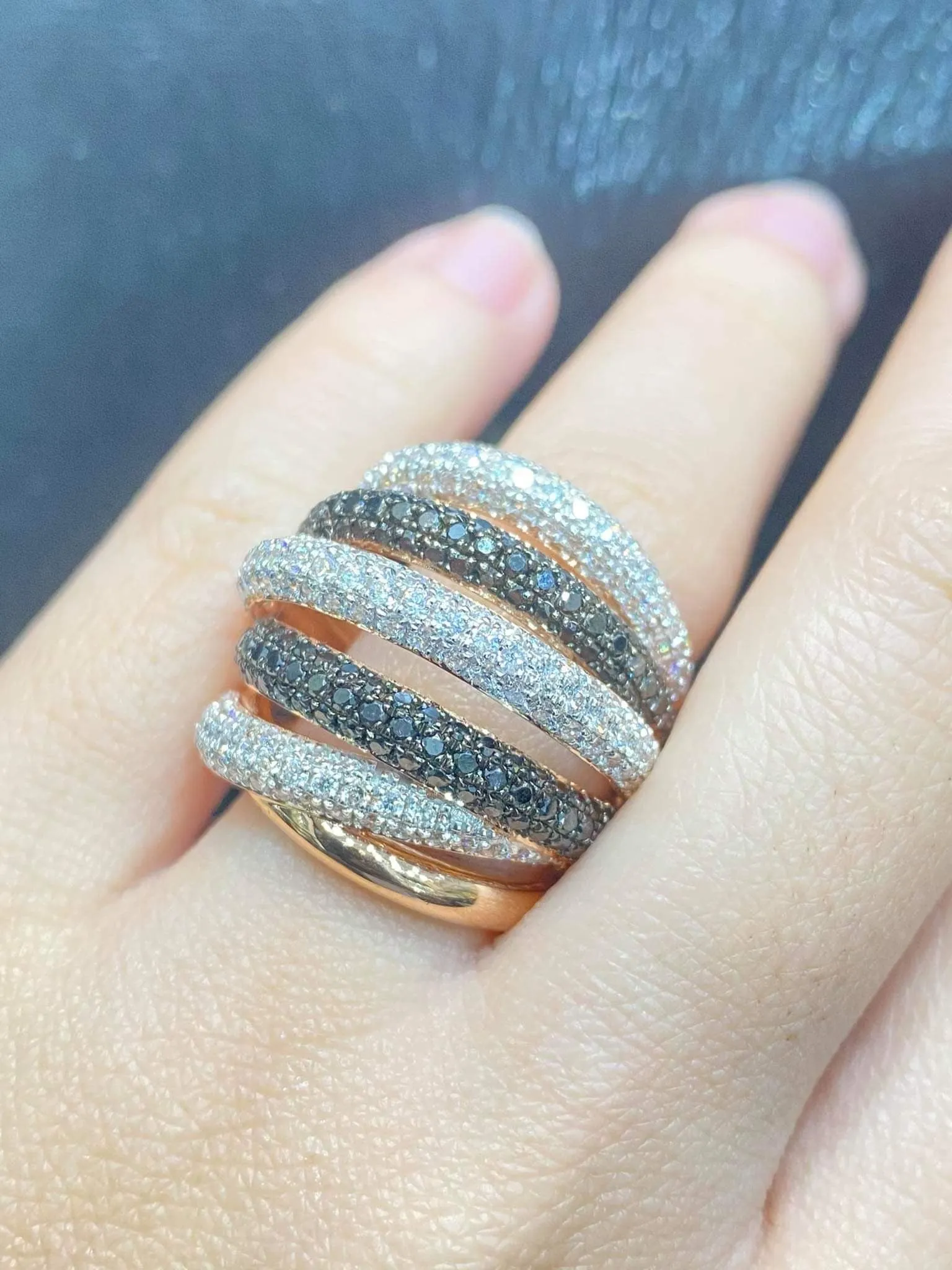 PREORDER | Black & White Diamond Crossover Statement Ring 14kt