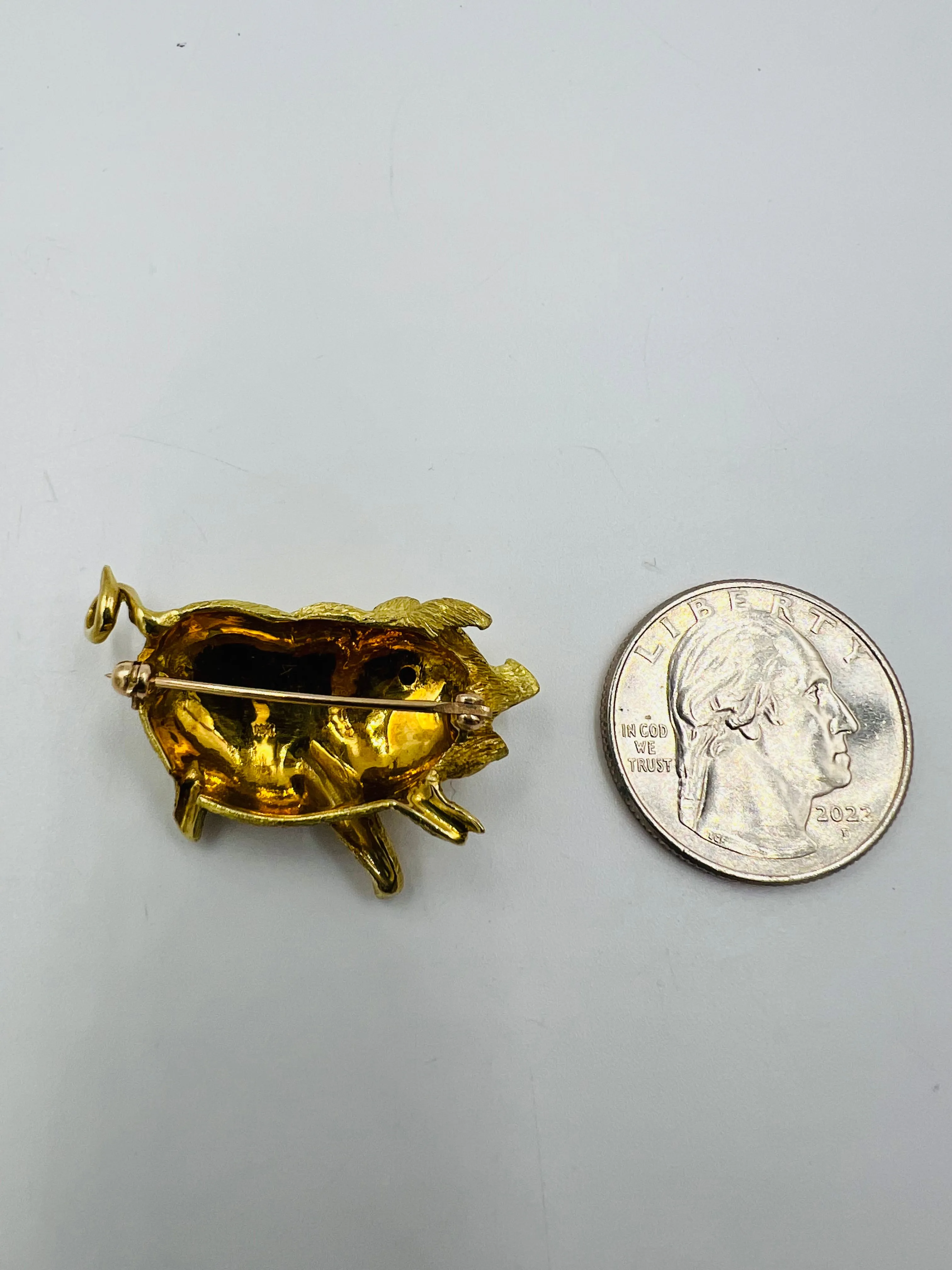 Vintage 1970s Yellow Gold Piggie Brooch