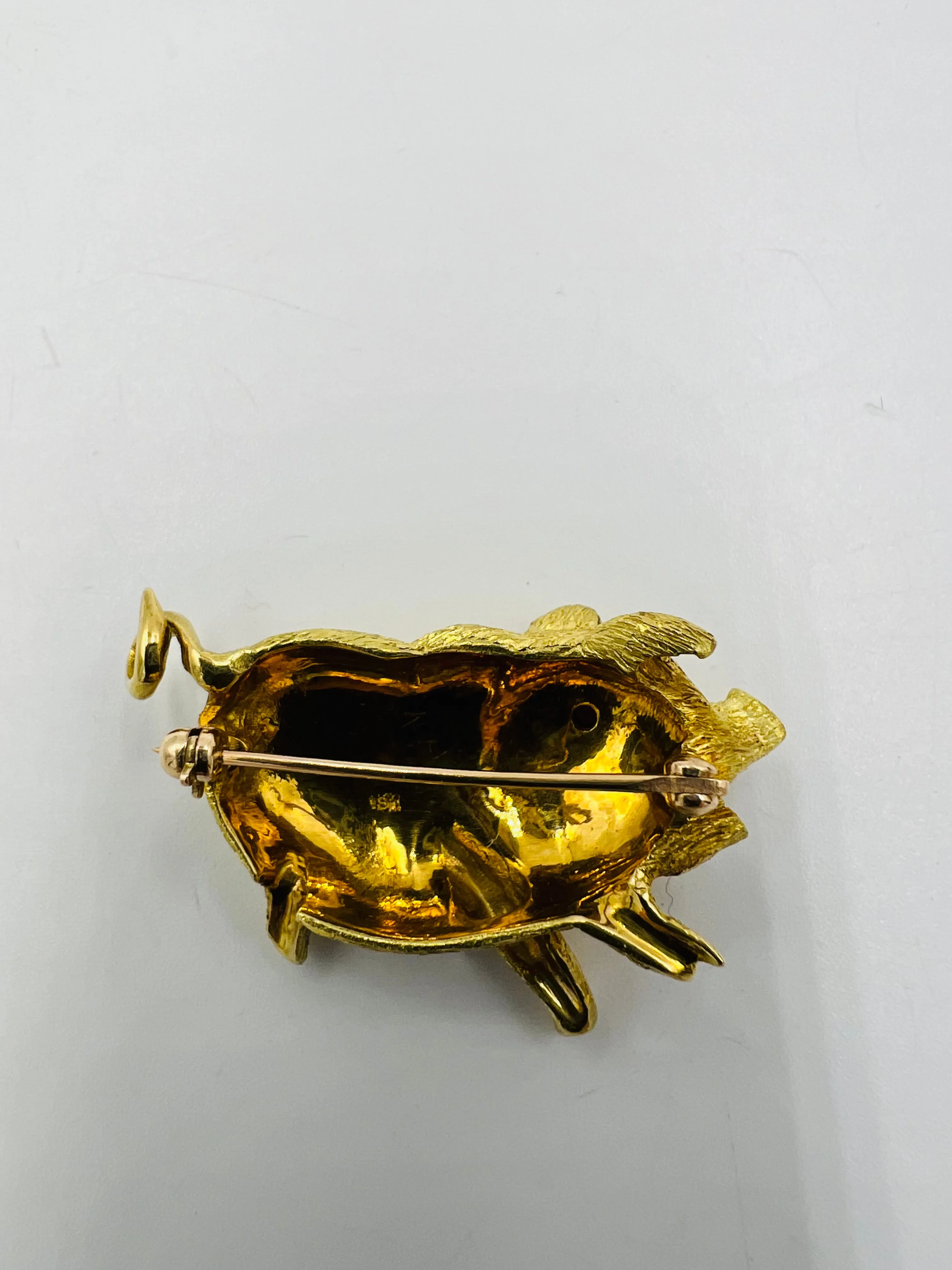 Vintage 1970s Yellow Gold Piggie Brooch