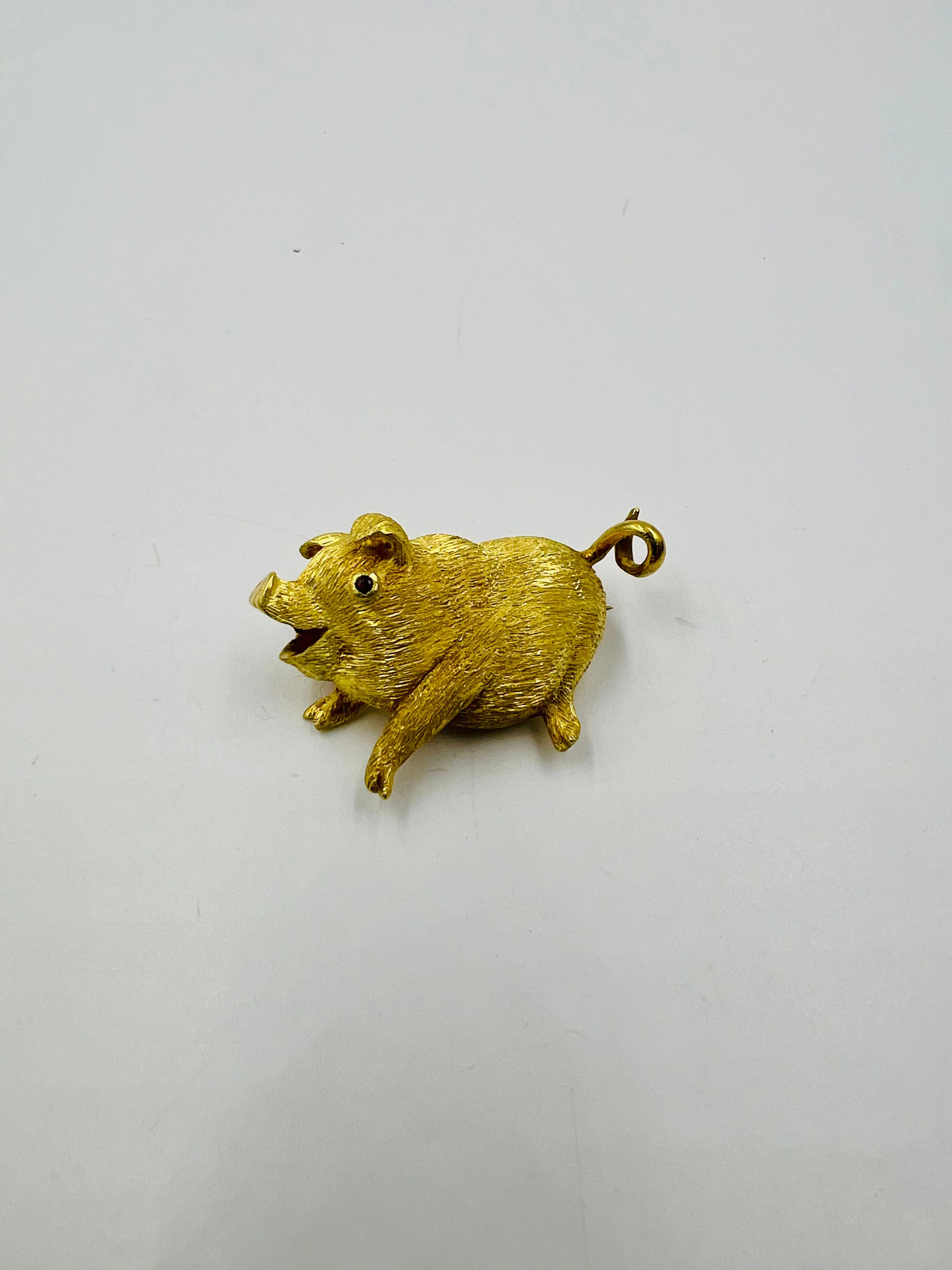 Vintage 1970s Yellow Gold Piggie Brooch