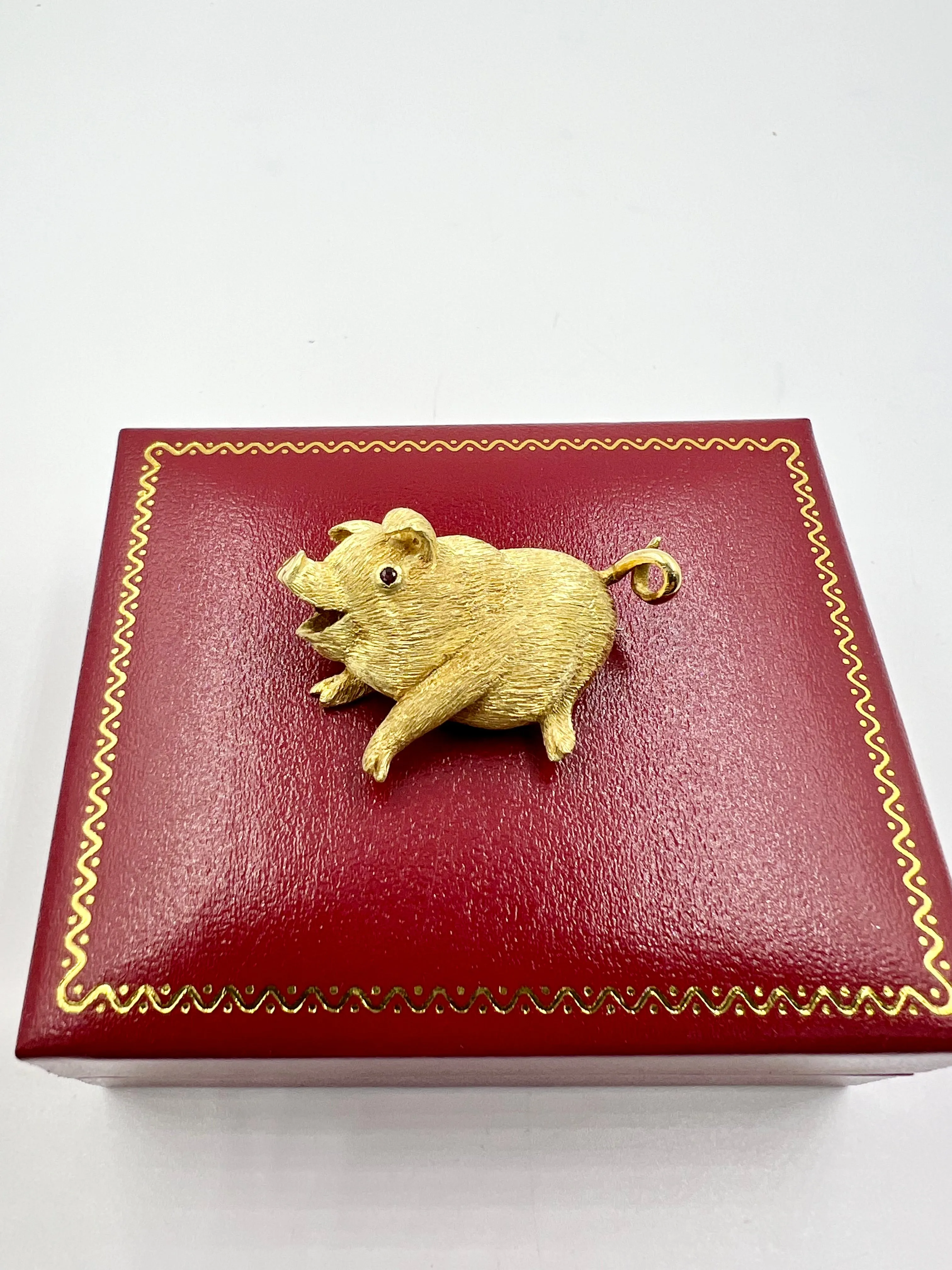 Vintage 1970s Yellow Gold Piggie Brooch