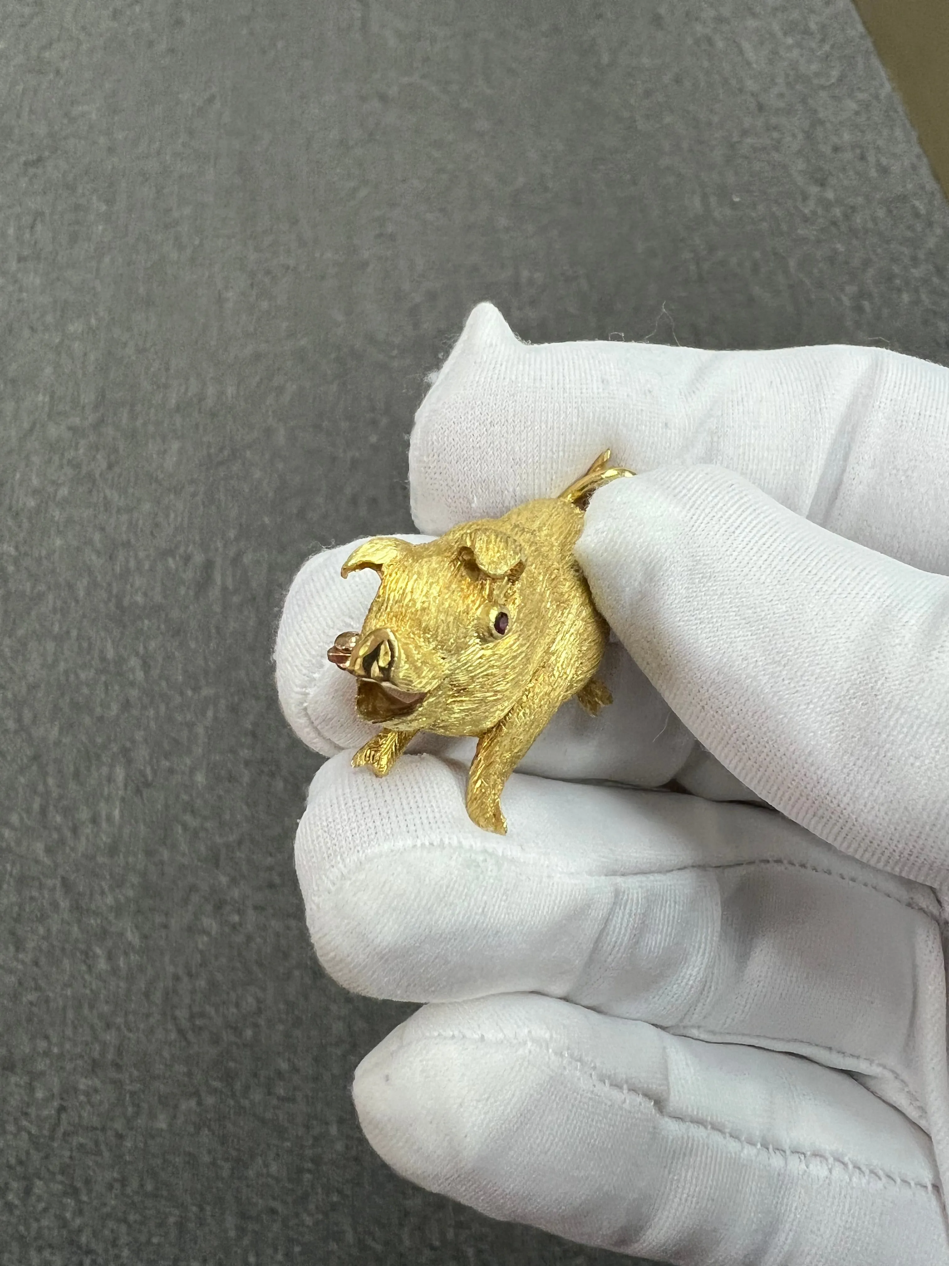 Vintage 1970s Yellow Gold Piggie Brooch